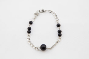 bracelet indien metal argente perles noires