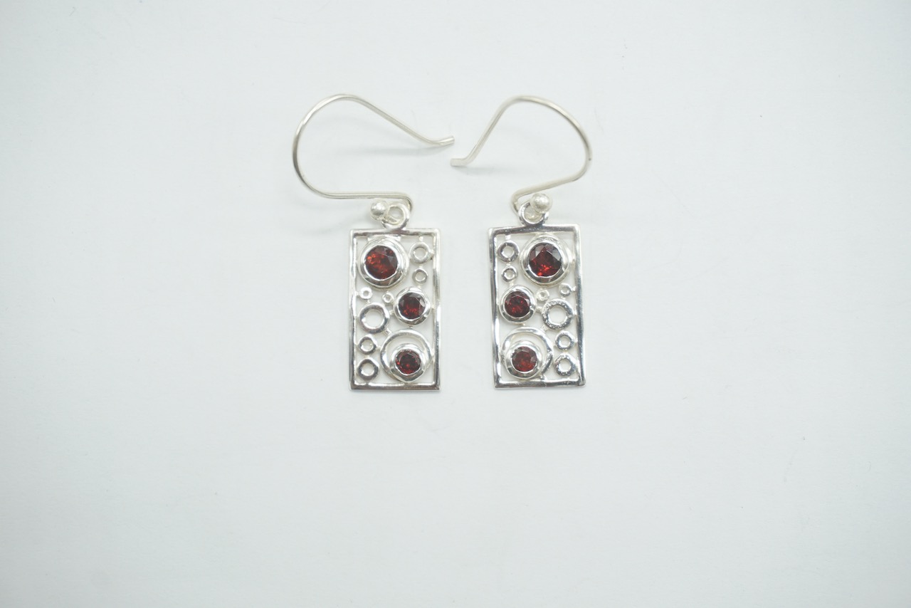 Boucles D'oreilles Ethniques Pendantes Argentées - Motif Fleur Et Pierre Noire - Alliage - Neuf Sans Emballage