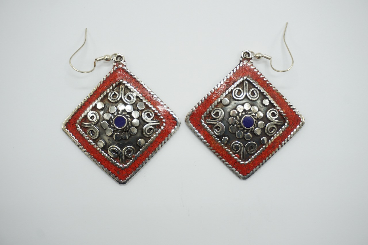 Collier or avec pierres précieuses rubis, émeraudes et saphirs