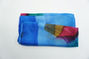 foulard 100% soie motifs nuances de couleur bleu