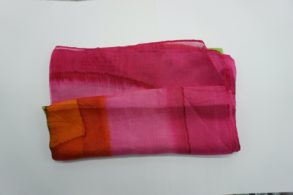 foulard 100% soie motifs nuances de couleur fuchsia