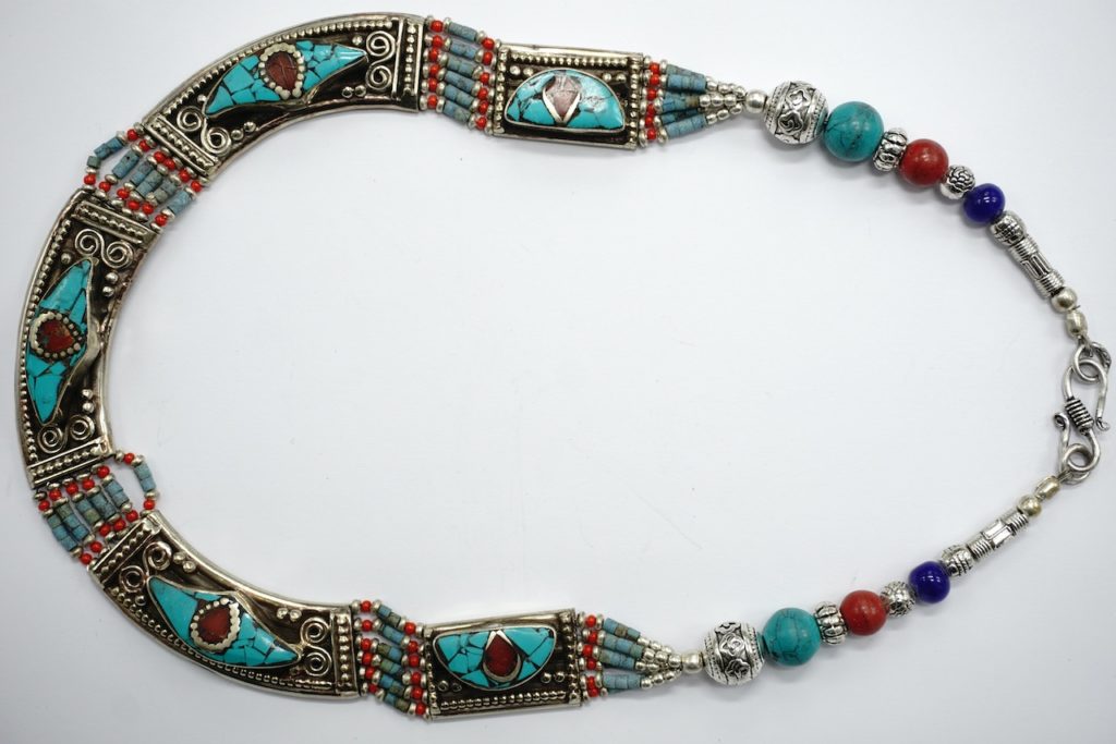 Collier plaqué or pendentif noir carré facetté en onyx
