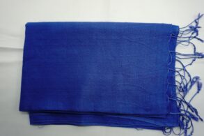 Grand foulard bleu en viscose