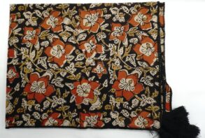 Foulard noir et orange à fleurs en coton