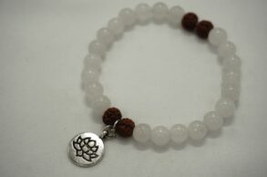 BRACELET en pierre de Lune / graine de rudraska et breloque lotus