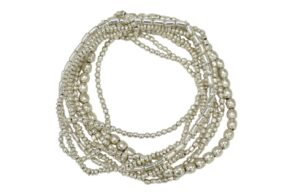 bracelet fantaisie avec 8 rangs de perles argentées