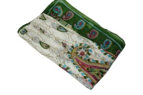 Foulard en 100% soie verte et des motifs couleur blanc/fuchsia