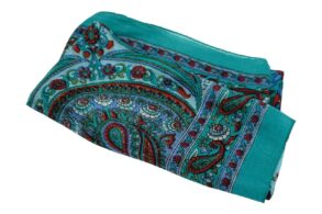 Foulard en 100%soie vert avec motifs