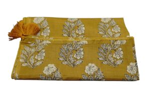 Foulard beige à fleurs en coton avec pompons