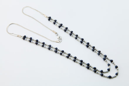 collier perles noires et argentées